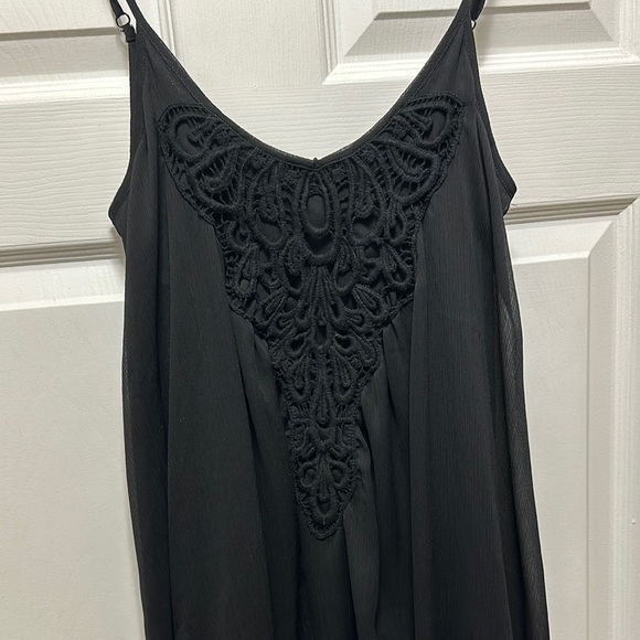 Versatile Black Lace-Detail Slip Dress - Picture 3 of 3